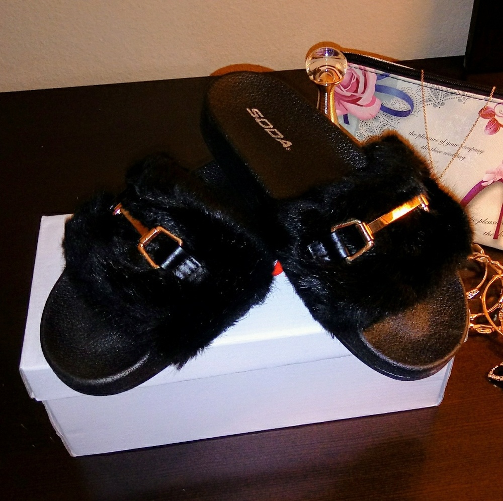 Fur Slippers Black and Gold (Faux Fur)